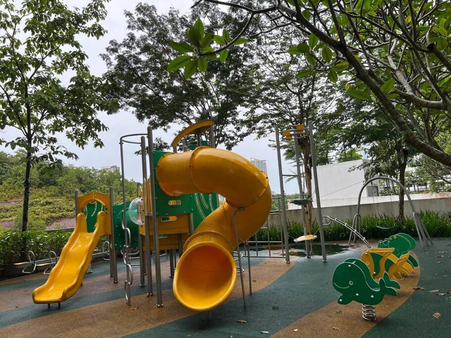 Meridinmedini Familytrip 5Min To Legoland By Vdo Homestay Nusajaya  Exterior photo